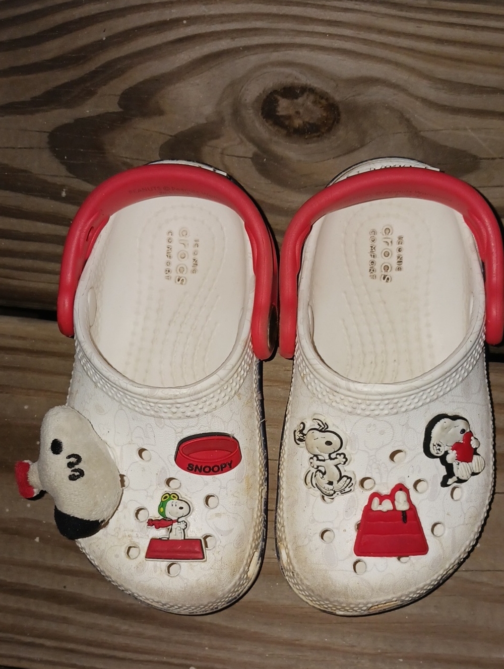 Crocs Toddler Classic Peanuts Snoopy Clog, 7c